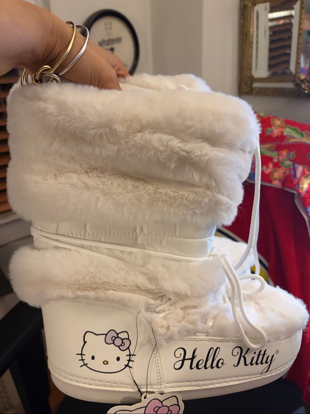 Hello Kitty MoonBoots!! - Picture 3 of 8